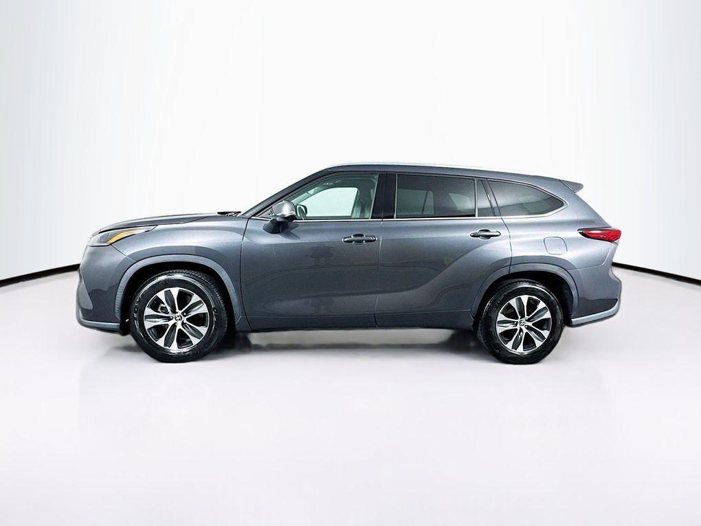 used 2021 Toyota Highlander car, priced at $25,500