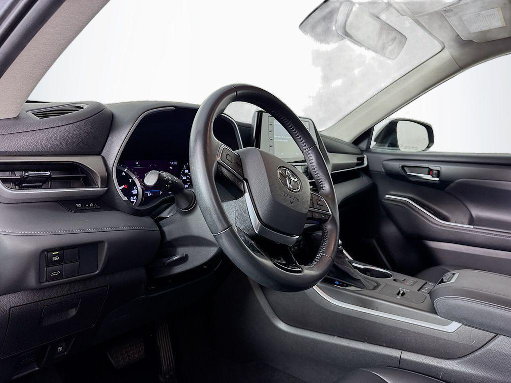 used 2021 Toyota Highlander car, priced at $24,400