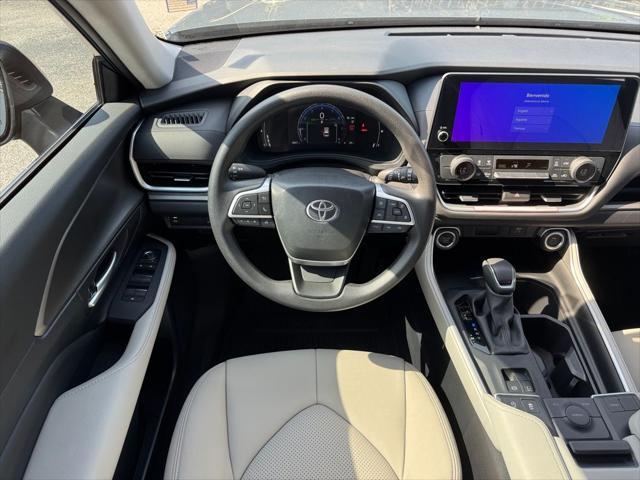 used 2025 Toyota Highlander car, priced at $55,600
