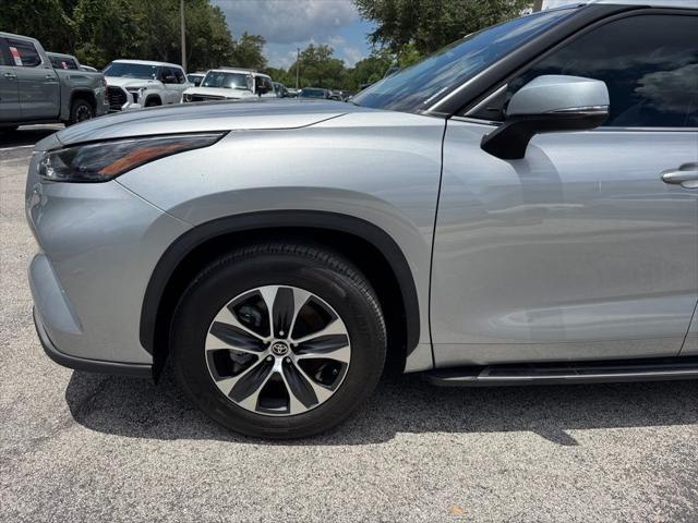 used 2023 Toyota Highlander car, priced at $39,900