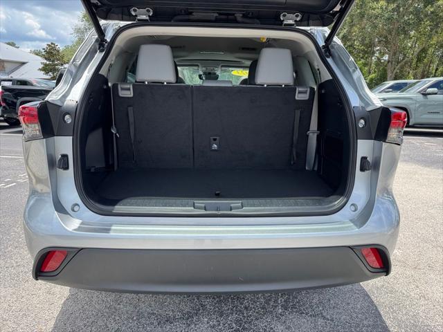 used 2023 Toyota Highlander car, priced at $39,900