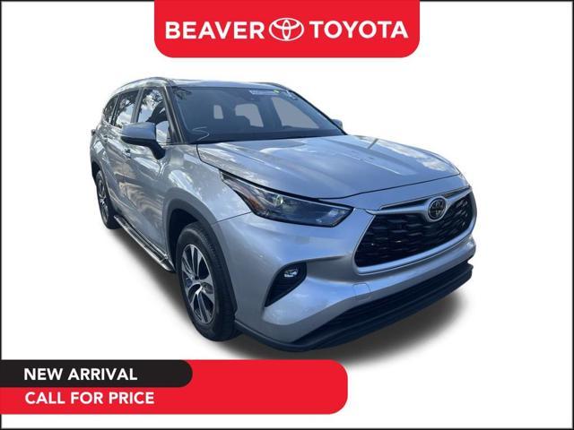 used 2023 Toyota Highlander car, priced at $42,700