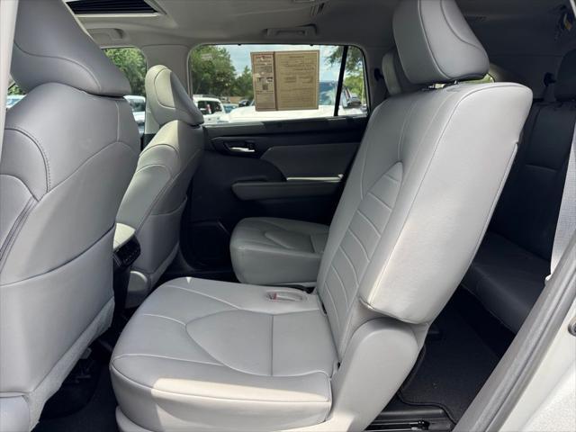 used 2023 Toyota Highlander car, priced at $39,900