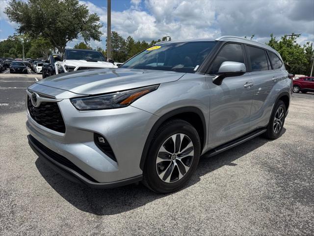 used 2023 Toyota Highlander car, priced at $39,900