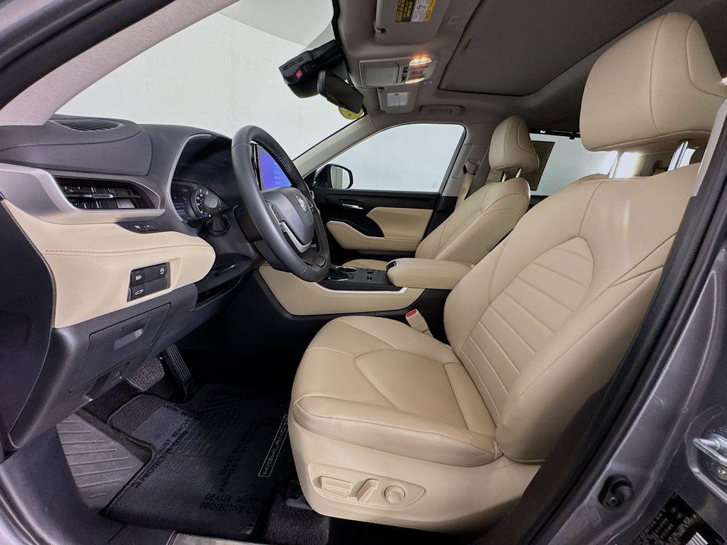 used 2025 Toyota Highlander car, priced at $43,900