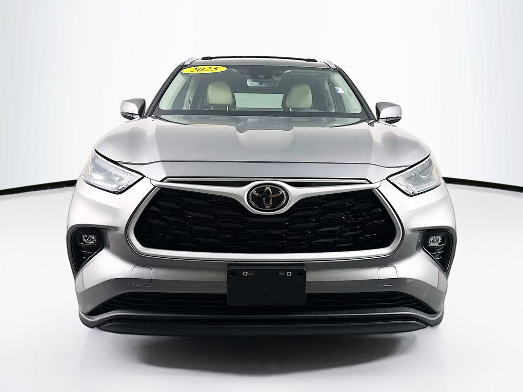 used 2025 Toyota Highlander car, priced at $43,900