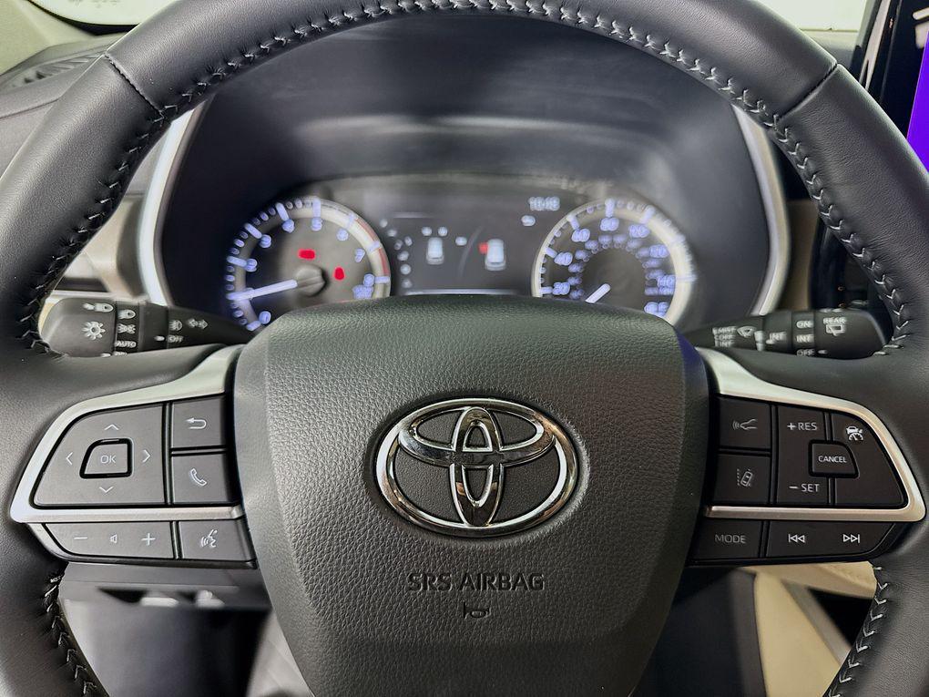 used 2025 Toyota Highlander car, priced at $43,900