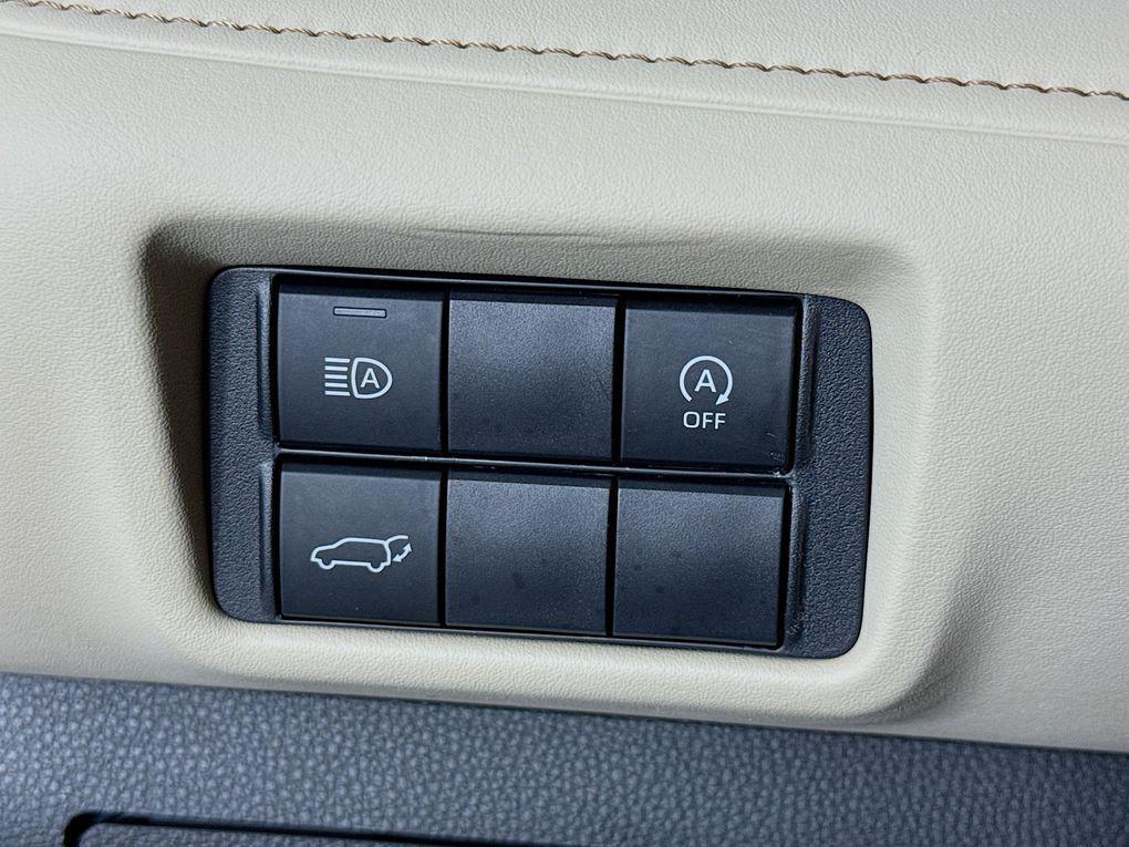 used 2025 Toyota Highlander car, priced at $43,900