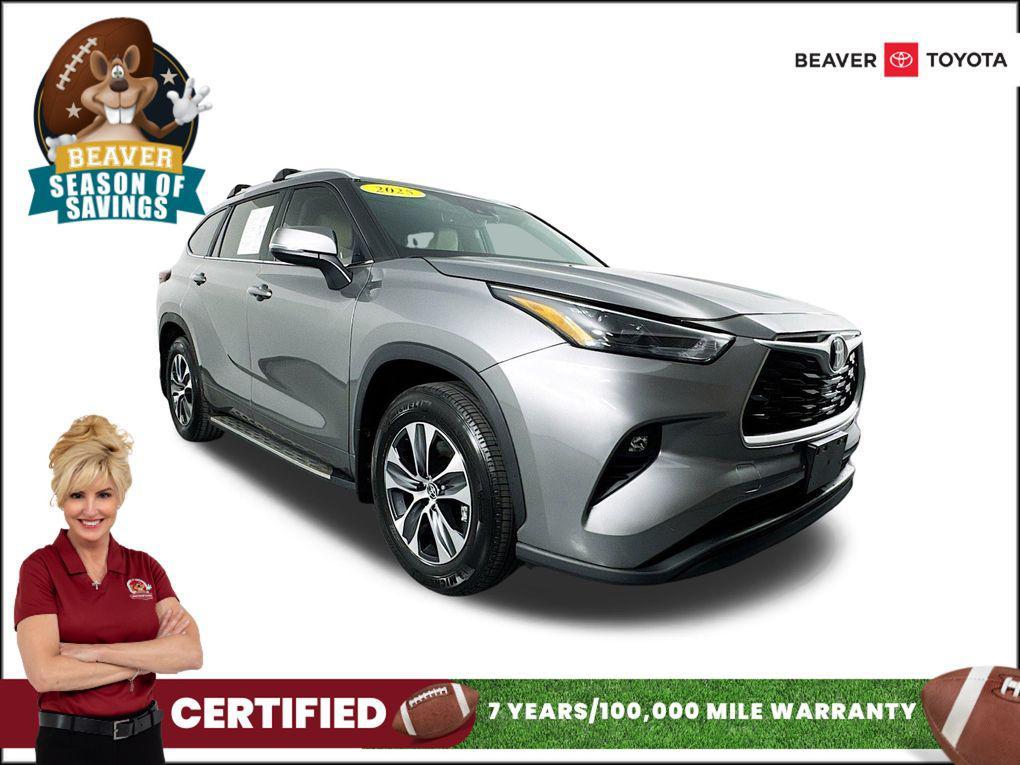 used 2025 Toyota Highlander car, priced at $43,900
