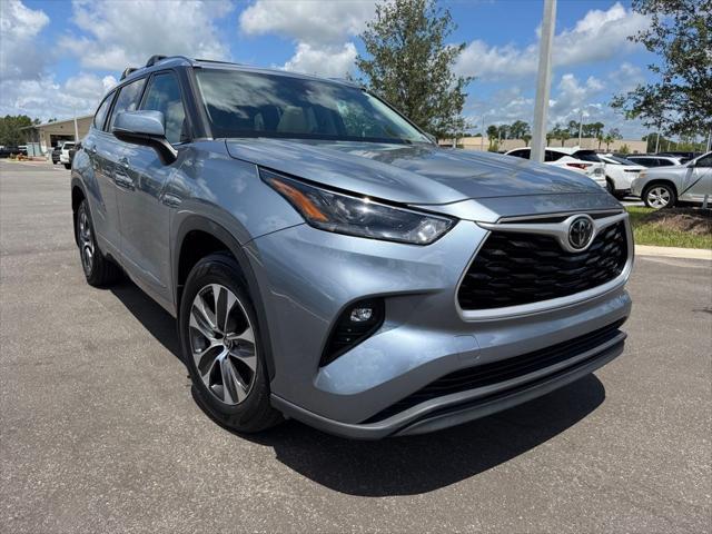 used 2021 Toyota Highlander car, priced at $37,800