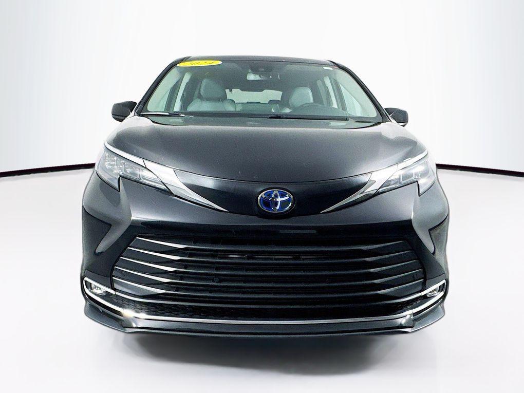 used 2024 Toyota Sienna car