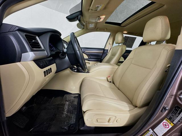 used 2019 Toyota Highlander car, priced at $26,300