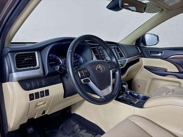 used 2019 Toyota Highlander car, priced at $26,300