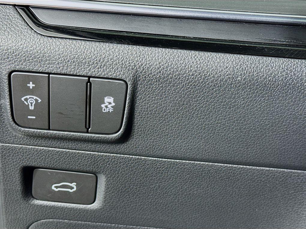 used 2025 Kia K5 car, priced at $32,900