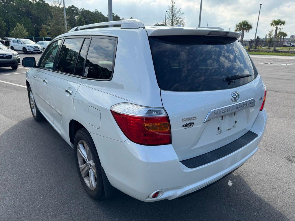 used 2009 Toyota Highlander car, priced at $9,300