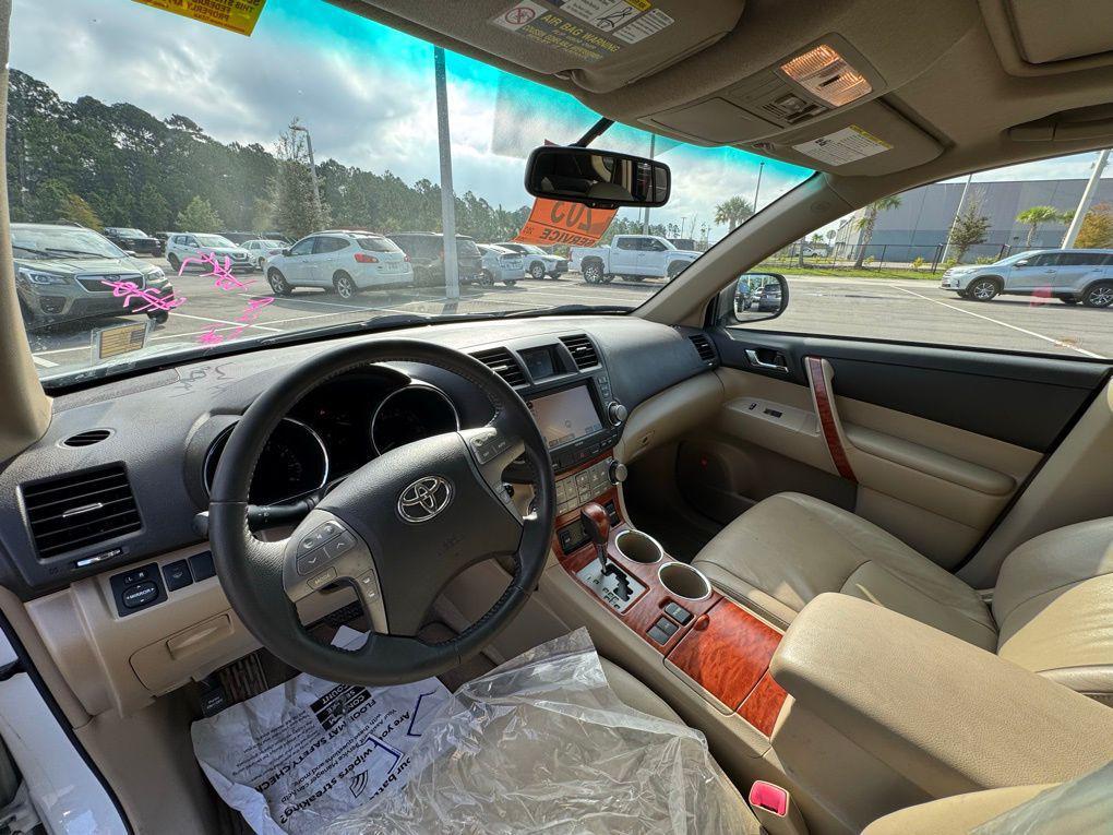 used 2009 Toyota Highlander car, priced at $9,300