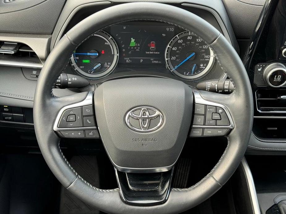 used 2021 Toyota Highlander Hybrid car, priced at $39,300