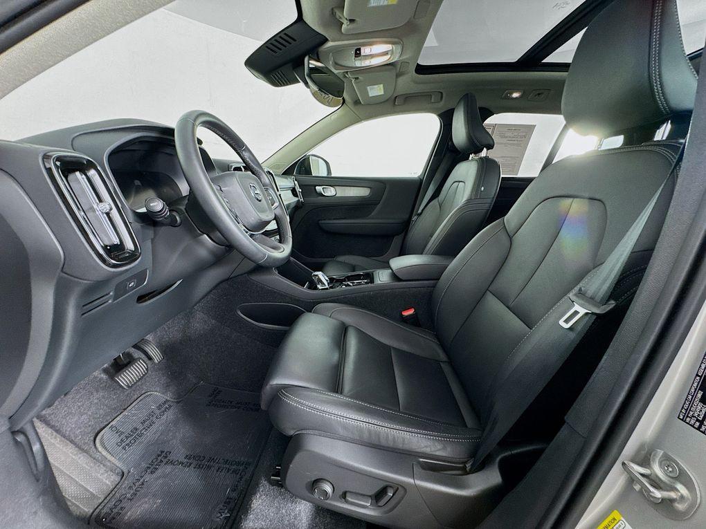 used 2025 Volvo XC40 car, priced at $35,800