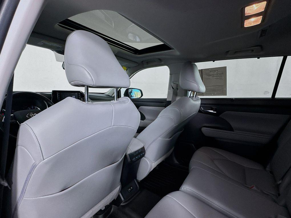 used 2020 Toyota Highlander car, priced at $25,000