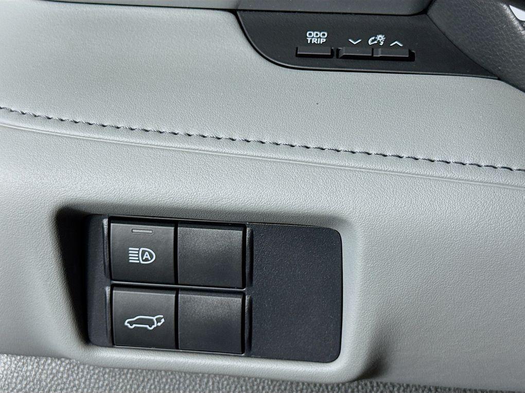 used 2020 Toyota Highlander car, priced at $25,000