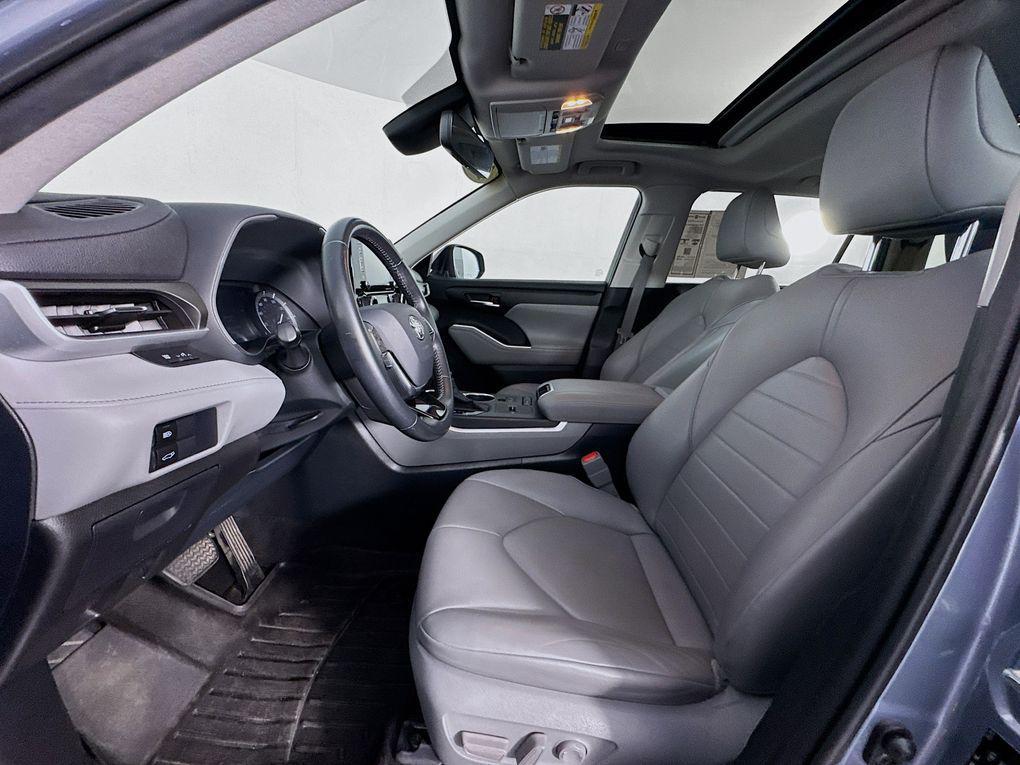 used 2020 Toyota Highlander car, priced at $25,000