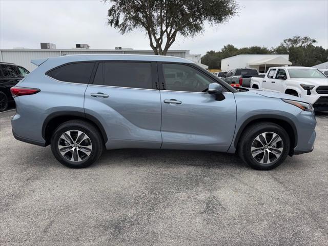 used 2022 Toyota Highlander car, priced at $36,100