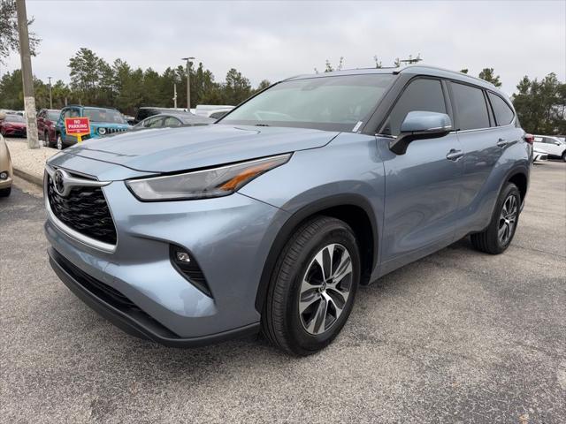 used 2022 Toyota Highlander car, priced at $36,100