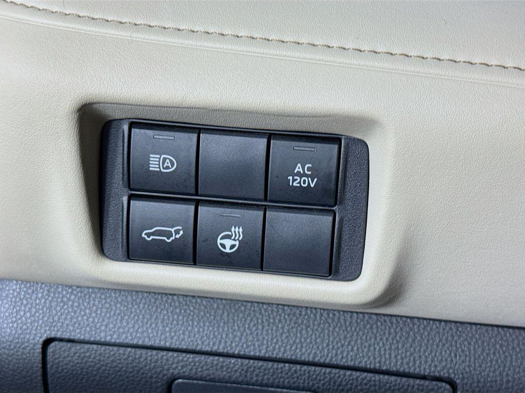 used 2023 Toyota Highlander Hybrid car, priced at $38,600