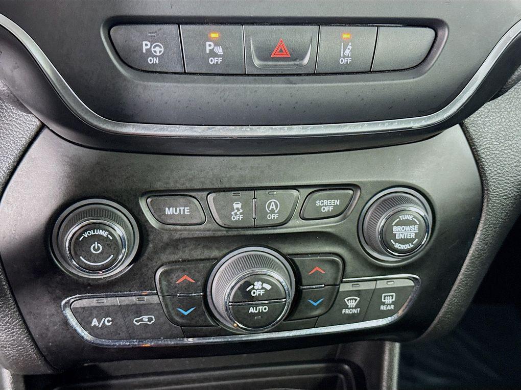 used 2023 Jeep Cherokee car, priced at $21,900