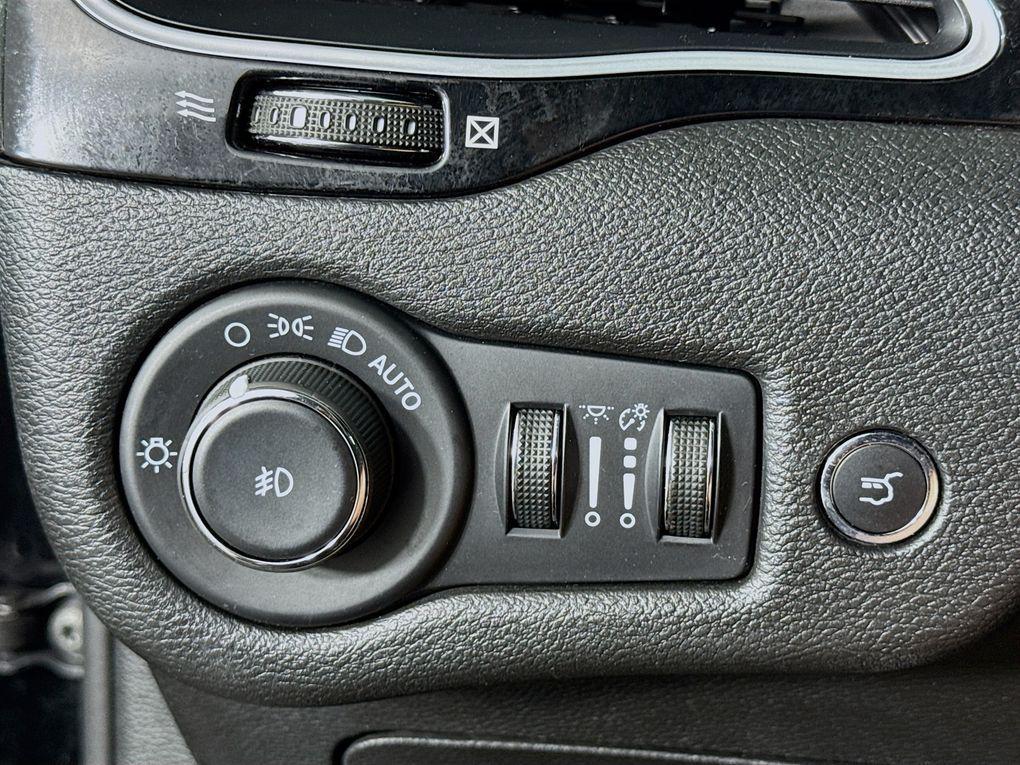 used 2023 Jeep Cherokee car, priced at $21,900