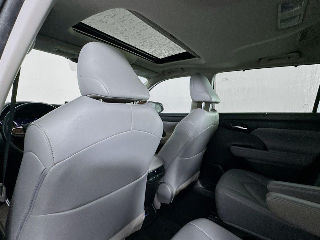 used 2022 Toyota Highlander car, priced at $33,000