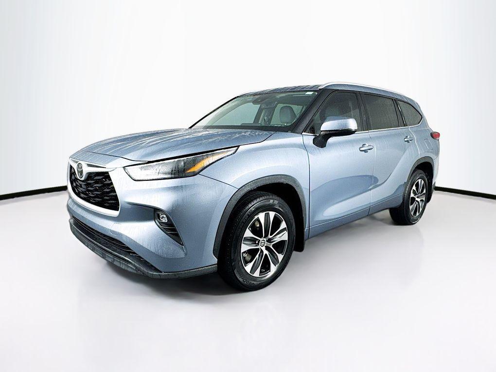 used 2022 Toyota Highlander car, priced at $33,000