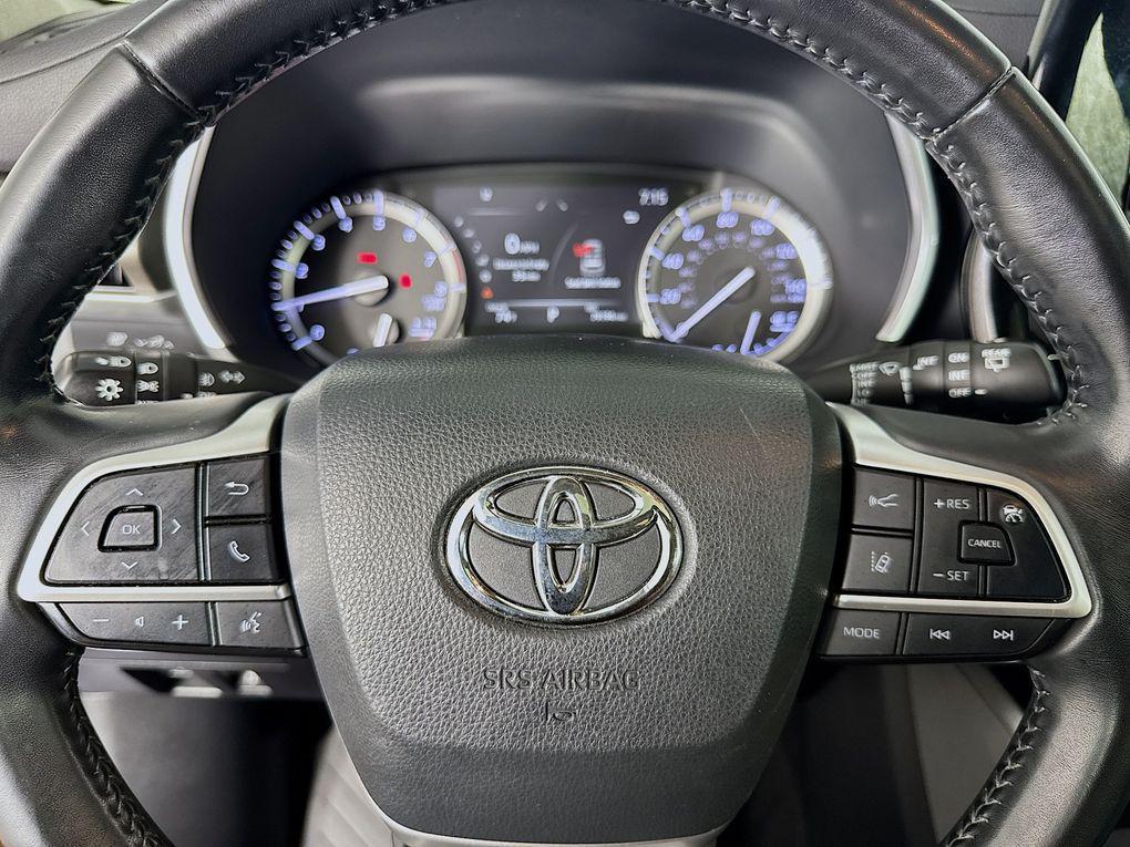 used 2022 Toyota Highlander car, priced at $33,000