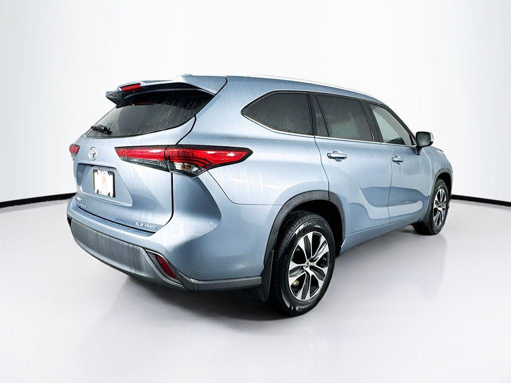 used 2022 Toyota Highlander car, priced at $33,000