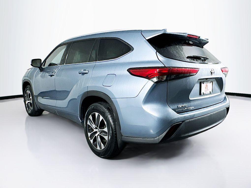 used 2022 Toyota Highlander car, priced at $33,000