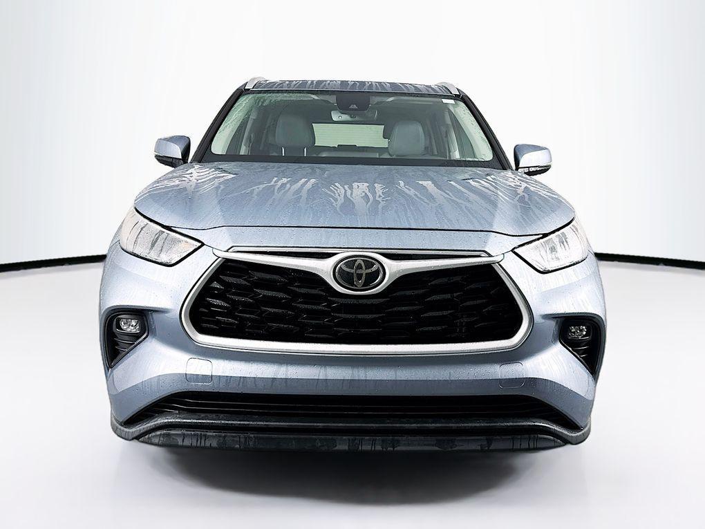 used 2022 Toyota Highlander car, priced at $33,000
