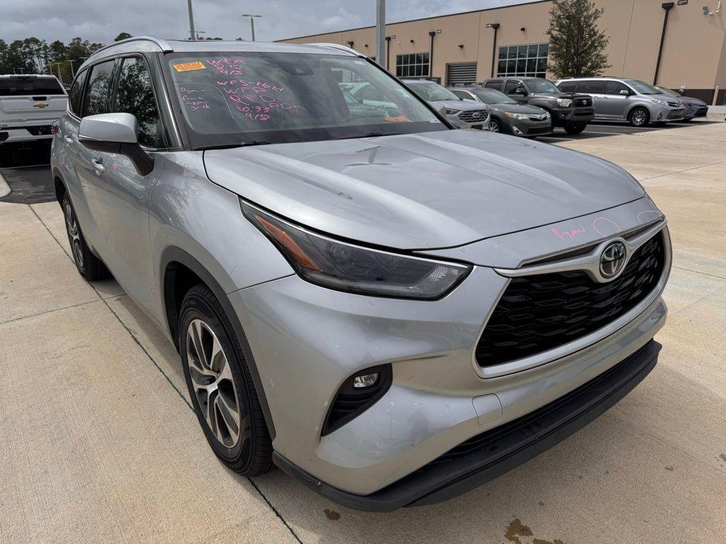used 2021 Toyota Highlander car, priced at $26,800