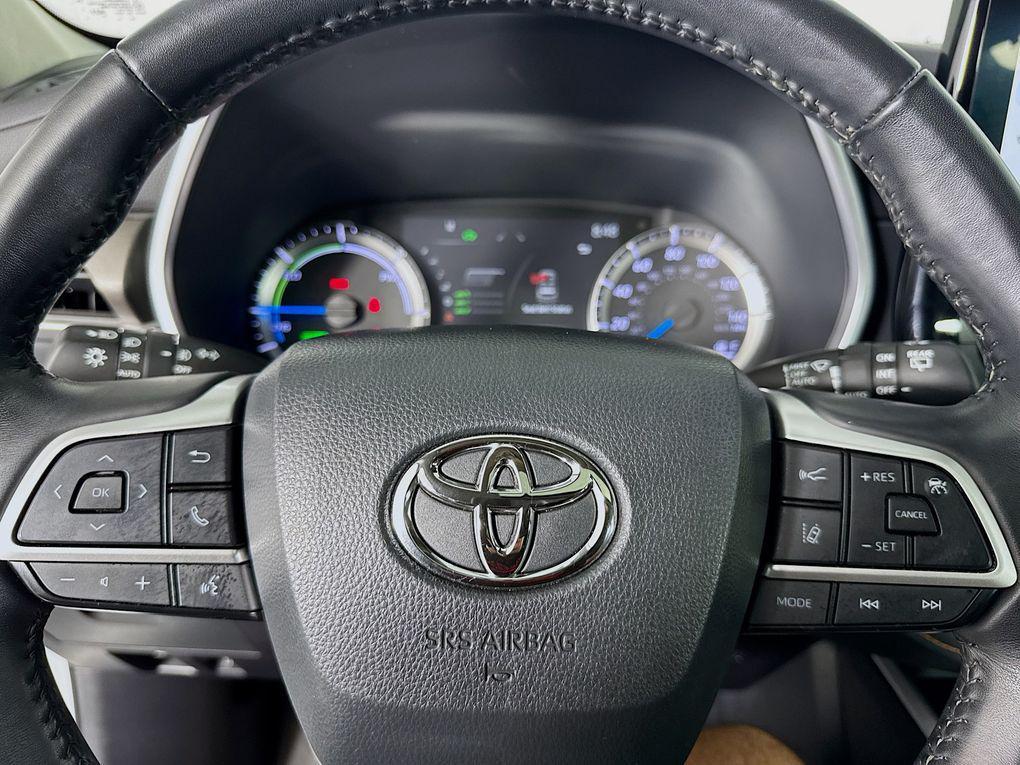 used 2023 Toyota Highlander Hybrid car, priced at $41,800