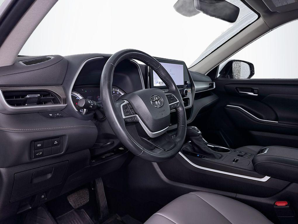 used 2023 Toyota Highlander Hybrid car, priced at $41,800