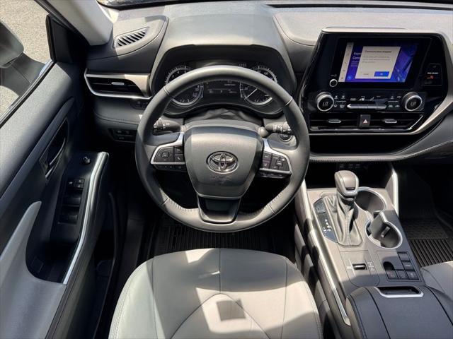 used 2023 Toyota Highlander car, priced at $34,600