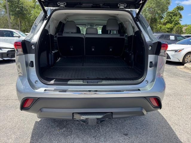 used 2023 Toyota Highlander car, priced at $34,600