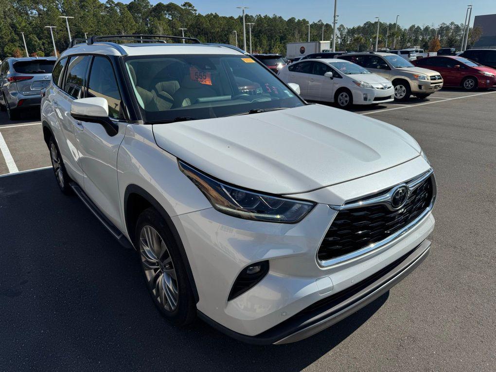 used 2022 Toyota Highlander car, priced at $38,800