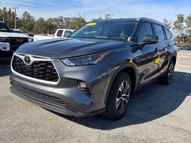 used 2023 Toyota Highlander car, priced at $35,400