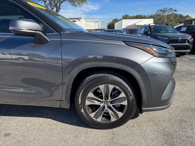 used 2023 Toyota Highlander car, priced at $35,400