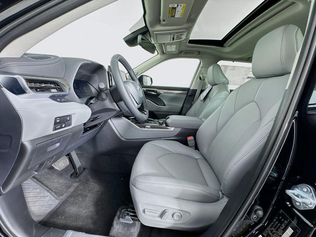 new 2026 Toyota Highlander car, priced at $52,761