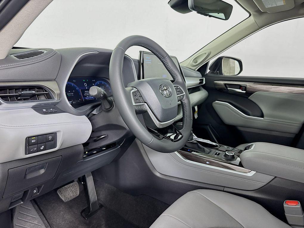 new 2026 Toyota Highlander car, priced at $52,761
