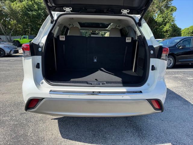 used 2021 Toyota Highlander car, priced at $42,500