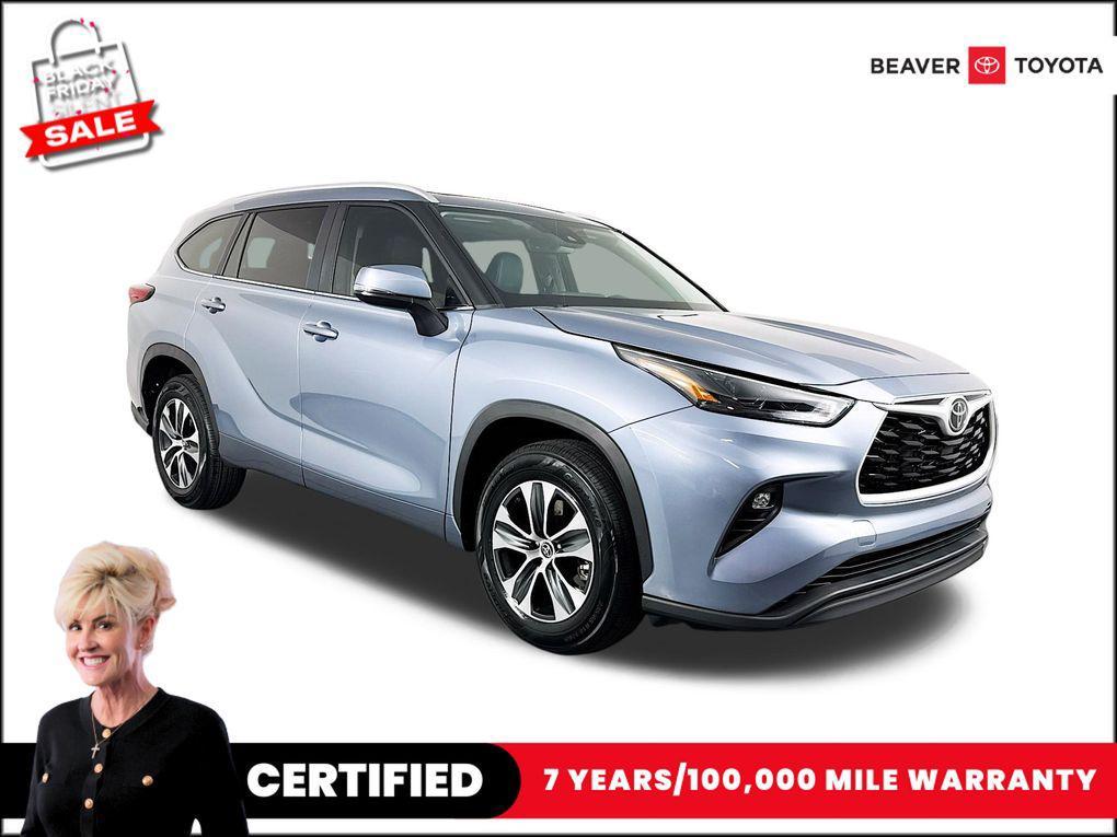 used 2023 Toyota Highlander car, priced at $38,500