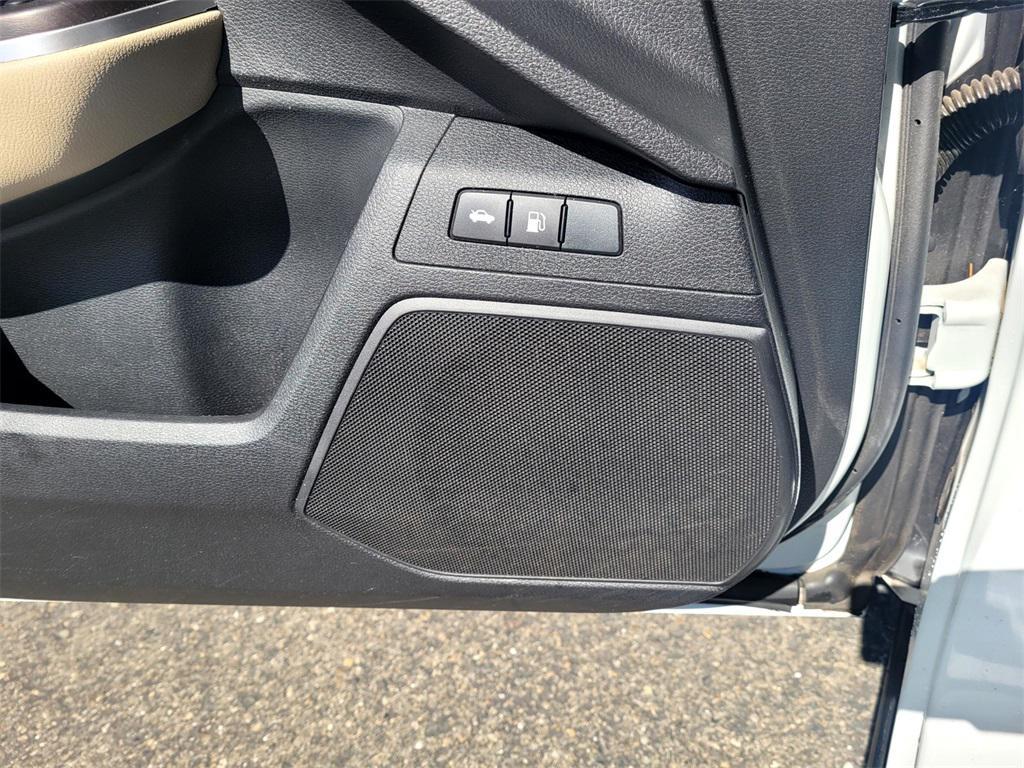 used 2019 Honda Clarity Plug-In Hybrid car, priced at $16,888