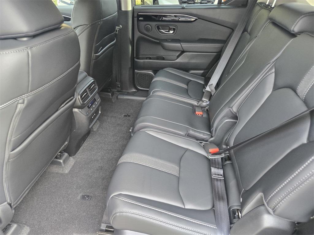 new 2025 Honda Pilot car, priced at $47,595